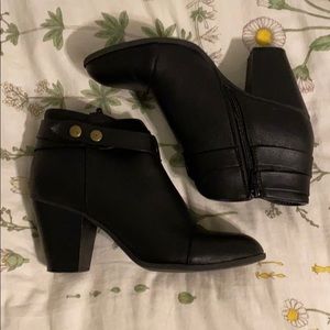 Black leather Fall Booties!